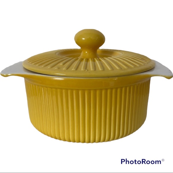 Roshko Other - Covered Round Casserole Dish
